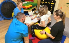 Поведенческа терапия за деца с аутизъм за създаване на мотивация и социализация