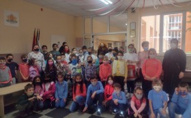 Деца даряват надежда на деца