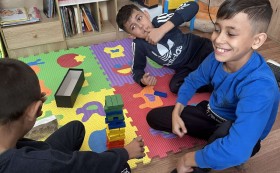 Възможно ли е да има къща пълна с деца, в която да няма стая за игри?