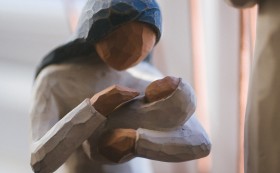 Мая и порочният кръг, от който обичта я извежда