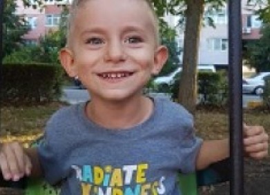 Малкият Никола ще има своя шанс за лечение!