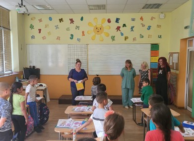 През месец септември НМД успешно реализира дарителска кампания под наслов “Да спасим 15-ти септември за учениците в наводнените населени места!”