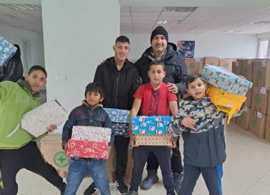 Коледните кутии 2023 на Фондация за социална промяна и включване