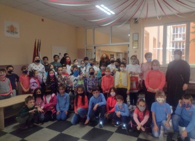 Деца даряват надежда на деца