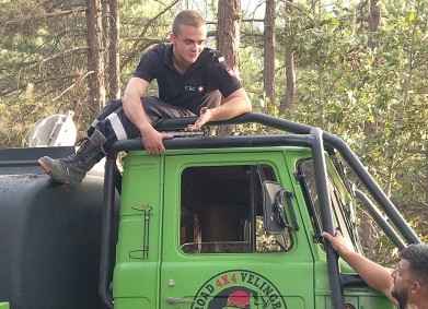 Спасители-доброволци гасят нашите пожари. Да им помогнем!