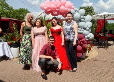 Подкрепа за 7 абитуриенти без родители