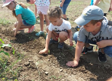 От любов към децата, земята и природата!