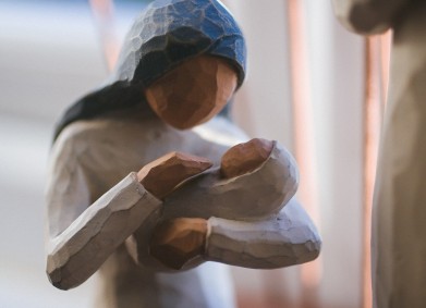 Мая и порочният кръг, от който обичта я извежда