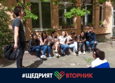 В ПГИ Сливен учим и се забавляваме навън