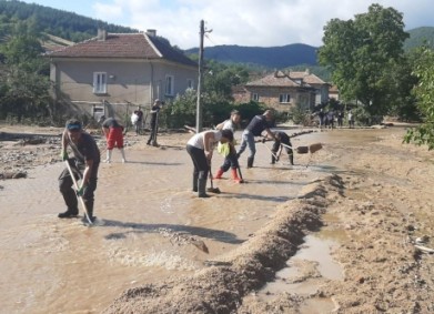 ПОМАГАМЕ! Кампания в помощ на хората, пострадали в потопа!