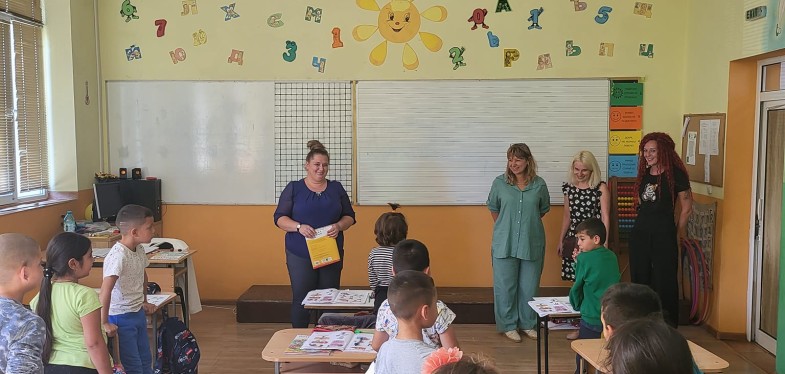 През месец септември НМД успешно реализира дарителска кампания под наслов “Да спасим 15-ти септември за учениците в наводнените населени места!”